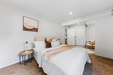 Photo of property in 18 Outlook Road, Greenhithe, Auckland, 0632