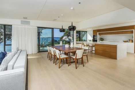 Photo of property in 31 Chelverton Terrace, Red Beach, 0932