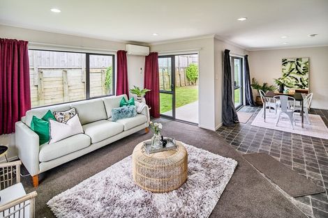 Photo of property in 70 Sunstone Crescent, Timberlea, Upper Hutt, 5018