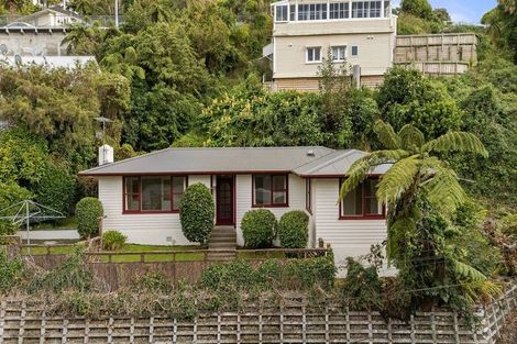 Photo of property in 23 Governor Road, Northland, Wellington, 6012