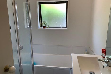 Photo of property in 1/7 Waverley Avenue, Glenfield, Auckland, 0629