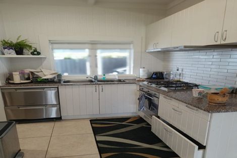 Photo of property in 105 Archibald Road, Kelston, Auckland, 0602