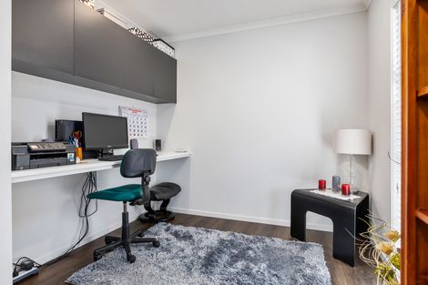 Photo of property in 15 Maple Grove, Kingston, Wellington, 6021