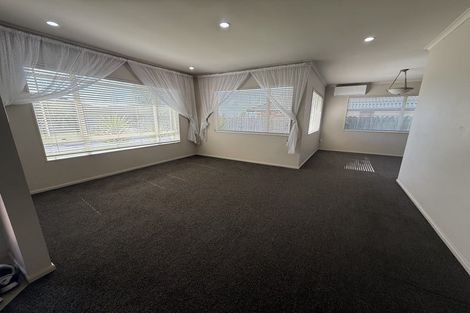 Photo of property in 12 Ballydonegan Rise, East Tamaki, Auckland, 2013