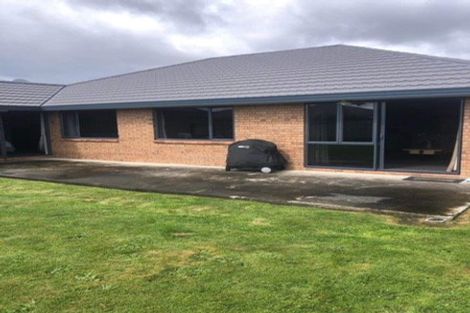 Photo of property in 14 Cleveland Heights, Kelvin Grove, Palmerston North, 4414