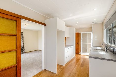 Photo of property in 27 Temuri Place, Glendene, Auckland, 0602