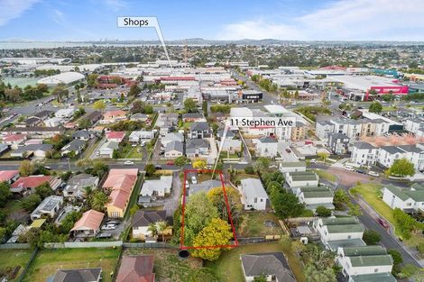 Photo of property in 11 Stephen Avenue, Henderson, Auckland, 0610