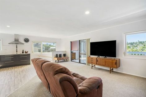 Photo of property in 62 Brian Crescent, Stanmore Bay, Whangaparaoa, 0932