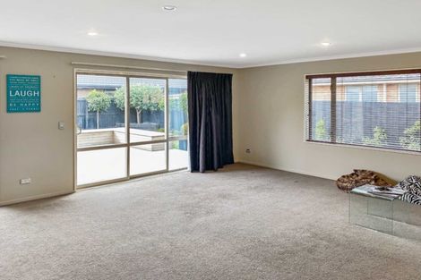 Photo of property in 6 Papaumu Green, Parklands, Christchurch, 8083
