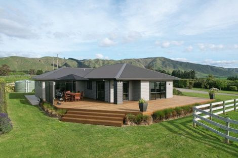 Photo of property in 67 Albert Road, Tokomaru, Palmerston North, 4474