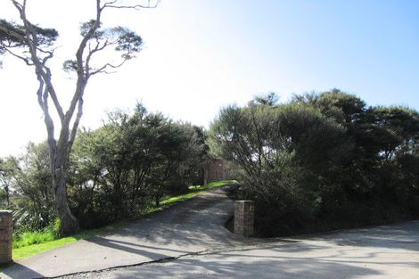 Photo of property in 31 Rauhuia Crescent, Parau, Auckland, 0604