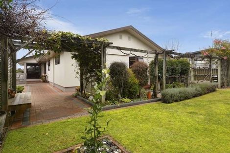 Photo of property in 4 Shera Street, Acacia Bay, Taupo, 3330