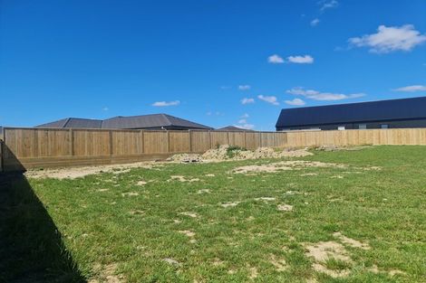 Photo of property in 8 Sardinia Grove, Fitzherbert, Palmerston North, 4410