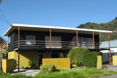 Photo of property in 2b Surrey Street, Picton, 7220