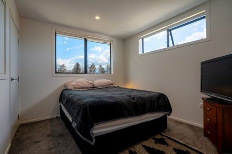 Photo of property in 2/83 Vodanovich Road, Te Atatu South, Auckland, 0610