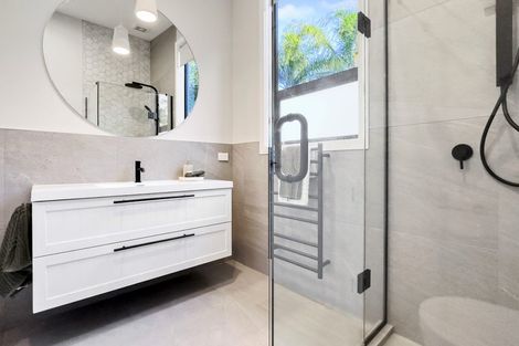 Photo of property in 9 Kaihuia Lane, Oratia, Auckland, 0604