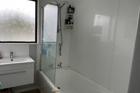 Photo of property in 2/4 Colonial Place, Kelvin Grove, Palmerston North, 4414