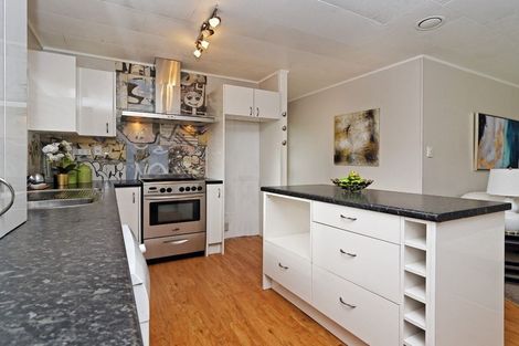 Photo of property in 16 Mile Place, Henderson, Auckland, 0612