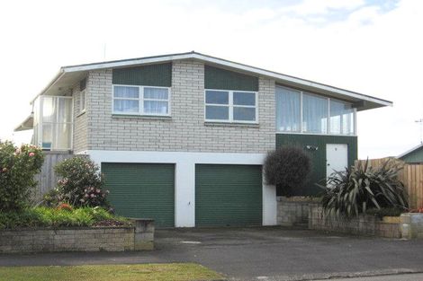 Photo of property in 8 Kensington Place, Fairfield, Hamilton, 3214