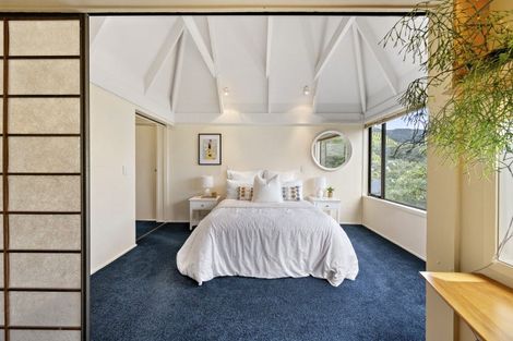 Photo of property in 17 Dillon Street, Lowry Bay, Lower Hutt, 5013