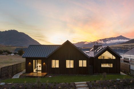 Photo of property in 28 Cunninghams Drive, Jacks Point, Queenstown, 9371