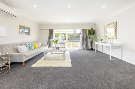 Photo of property in 6 Brouder Place, Hillpark, Auckland, 2102