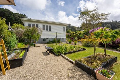 Photo of property in 33 Jocelyn Crescent, Pinehaven, Upper Hutt, 5019