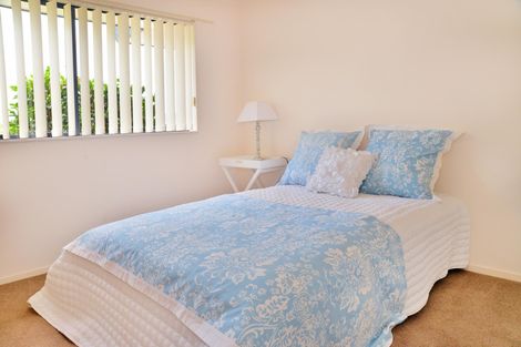 Photo of property in 2 Hazards Road, Weymouth, Auckland, 2103