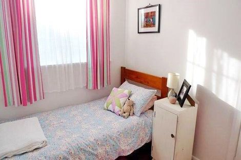 Photo of property in 20 Craigbank Avenue, New Lynn, Auckland, 0600