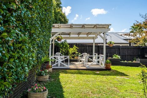 Photo of property in 2/883 East Coast Road, Northcross, Auckland, 0632