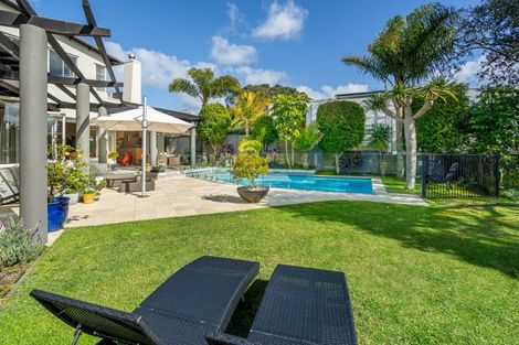 Photo of property in 1/2 Clifton Road, Hauraki, Auckland, 0622