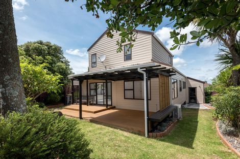 Photo of property in 2/25 Channing Crescent, Botany Downs, Auckland, 2010