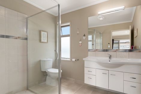 Photo of property in 16 Glenmonarch Place, Pyes Pa, Tauranga, 3112