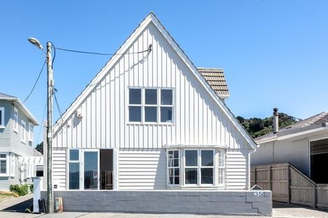 Photo of property in 35a Marine Parade, Seatoun, Wellington, 6022