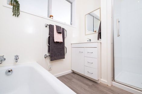 Photo of property in 37 James Cook Street, Havelock North, 4130