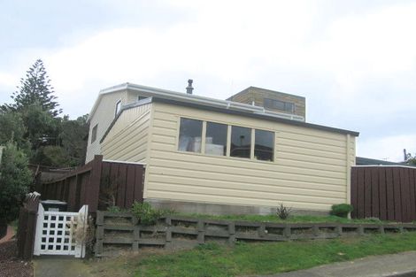 Photo of property in 4 Twomey Grove, Houghton Bay, Wellington, 6023