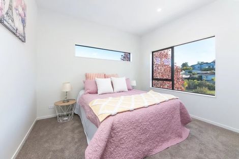 Photo of property in 7a Buisson Glade, West Harbour, Auckland, 0618