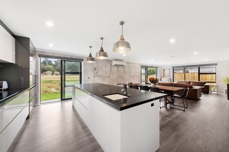 Photo of property in 8 Te Roera Place, Riverhead, 0820