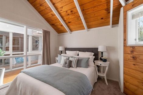 Photo of property in 18 Easter Parade, Glen Eden, Auckland, 0602