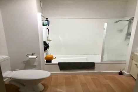 Photo of property in 17 Kent Terrace - Kent Apartments, 6d/16 Kent Terrace, Mount Victoria, Wellington, 6011