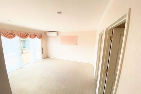 Photo of property in 22 Nuneaton Drive, Flat Bush, Auckland, 2019