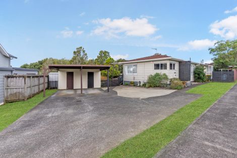 Photo of property in 1/1 Dalwhinnie Parade, Highland Park, Auckland, 2010