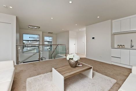 Photo of property in 18 Spyglass Street, Red Beach, 0932