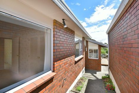 Photo of property in 2/71 Browns Bay Road, Browns Bay, Auckland, 0630