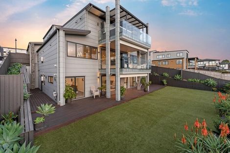 Photo of property in 13 Michael Richard Place, East Tamaki Heights, Auckland, 2016