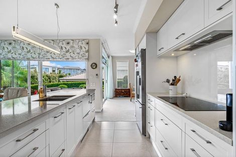 Photo of property in 61 Panorama Heights, Orewa, 0931