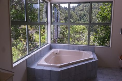 Photo of property in 182 Opanuku Road, Henderson Valley, Auckland, 0612