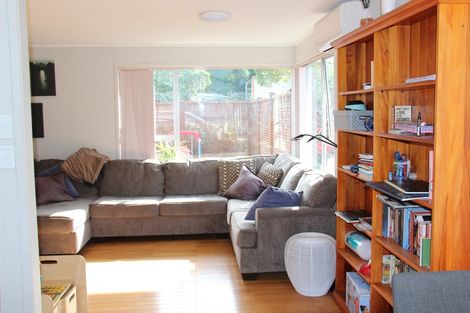 Photo of property in 14 Regency Place, Sunnynook, Auckland, 0632