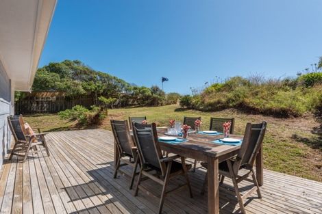 Photo of property in 91 Field Way, Waikanae Beach, Waikanae, 5036