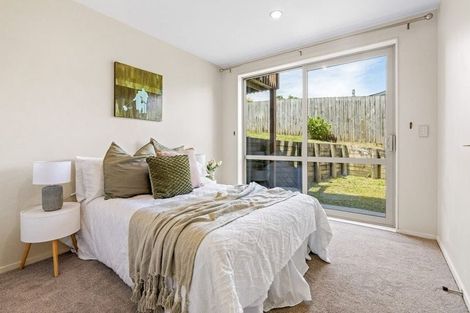 Photo of property in 17 Limmer Place, Browns Bay, Auckland, 0632